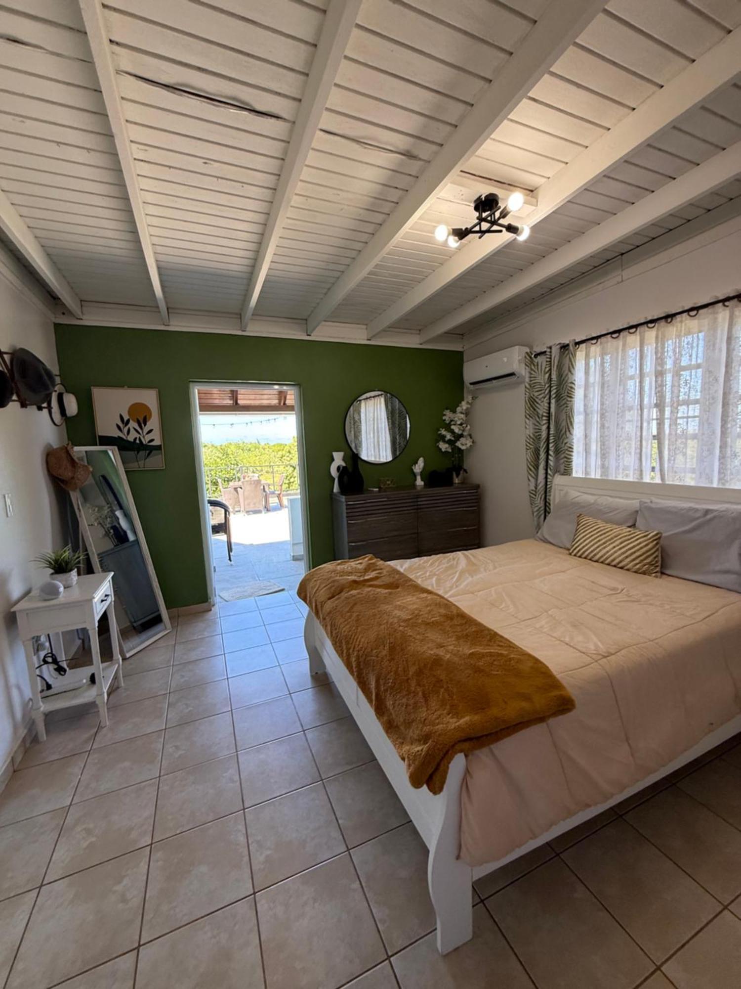Playa Y Campo Getaway Apartment Isabela Eksteriør bilde